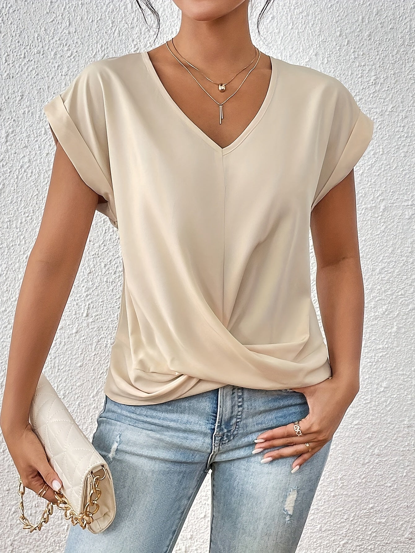 Cleo™ - Casual T-shirt with sweetheart neckline