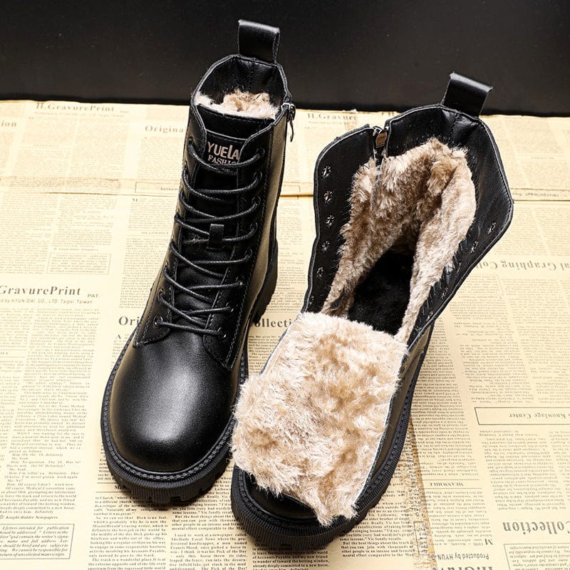 Helena - Lace-up winter boots with lined interior.